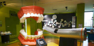 Jak dbać o protezę zębową
